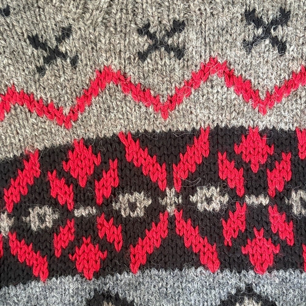Don Thomas Sporthaus Men's Turtleneck Sweater in Gray and Red Pattern - Picture 3 of 6